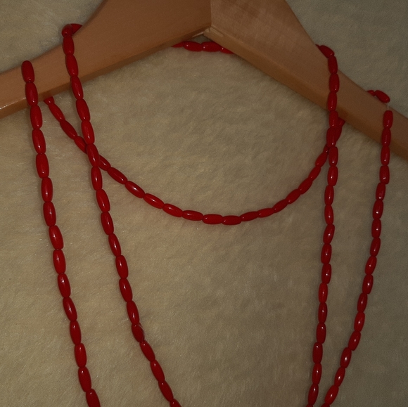 Red beaded necklace - Picture 6 of 8